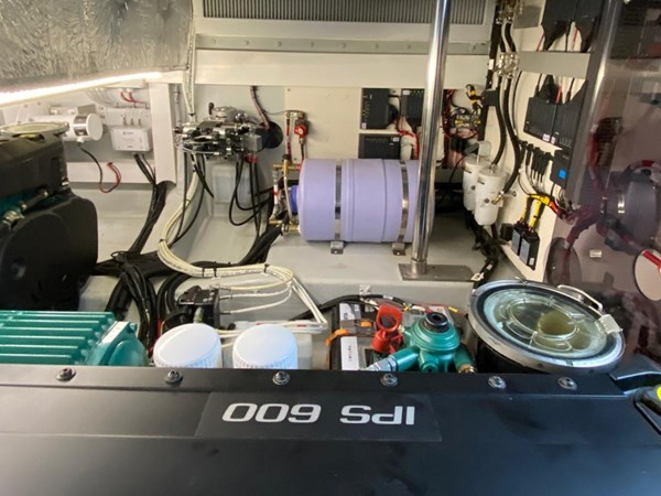 da1e027f-3c64-4a72-b0fa-5efe9a42b5f6-large