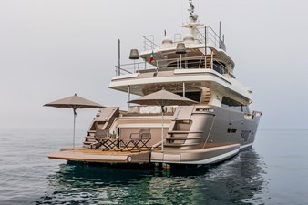 Yvonne 4 4