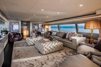 Yvonne 18 ferretti-custom-line-navetta-28-interior-6