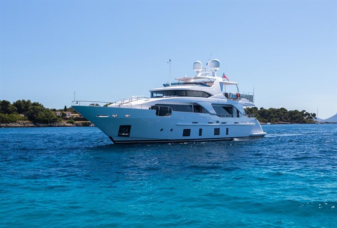 Benetti Delfino 93 2014