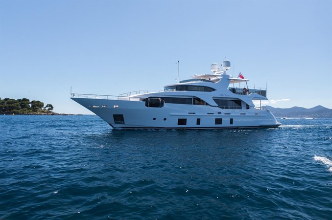 Benetti Delfino 93 2014