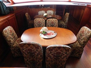 Monk-McQueen 74 Motoryacht - Dining Table