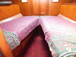 Monk-McQueen 74 Motoryacht - Forward Cabin