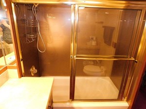 Monk-McQueen 74 Motoryacht - Shower