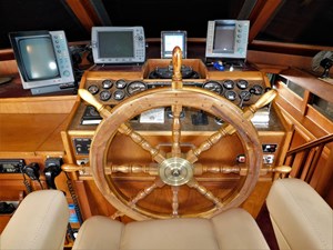 Monk-McQueen 74 Motoryacht - Monk McQueen Helm