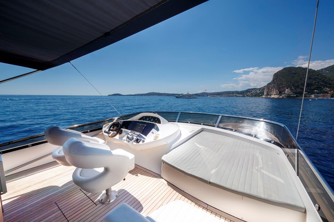 M/Y LADY YOUSRA SUNSEEKER 82 Sun Deck Wheelhouse
