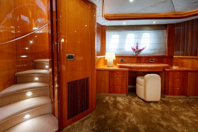M/Y LADY YOUSRA SUNSEEKER 82 Master Cabin