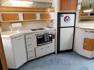 1993 Sea Ray 440 Sundancer 3 Sea Ray 440 Sundancer - Galley