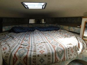 1993 Sea Ray 440 Sundancer 7 Sea Ray 440 Sundancer - Forward Cabin