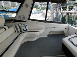 1993 Sea Ray 440 Sundancer 11 Sea Ray 440 Sundancer - Cockpit
