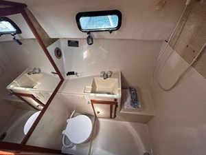 1981 Bayliner 3270 Explorer 9 Bayliner 3270 Explorer - Head