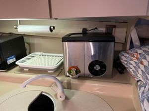 1999 Cruisers Yachts 3075 Rogue Power Cruiser 3 4