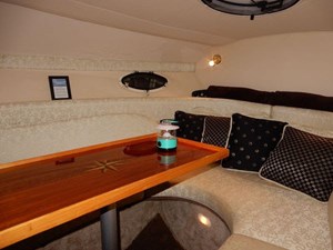 2003 Larson 274 Carbrio Express Cruiser 5 Salon