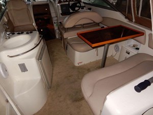 2003 Larson 274 Carbrio Express Cruiser 11 Cockpit