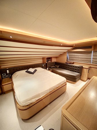 2009 Ferretti Yachts Custom Line CL 97