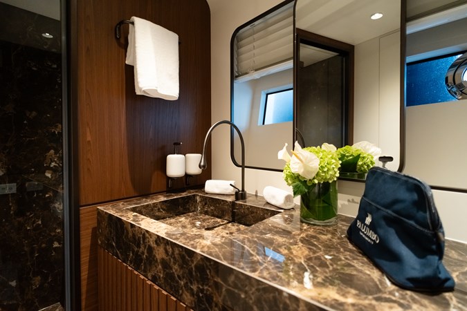 X90 Fast VIP bathroom