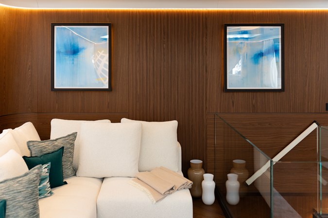 X90 Fast Main deck salon