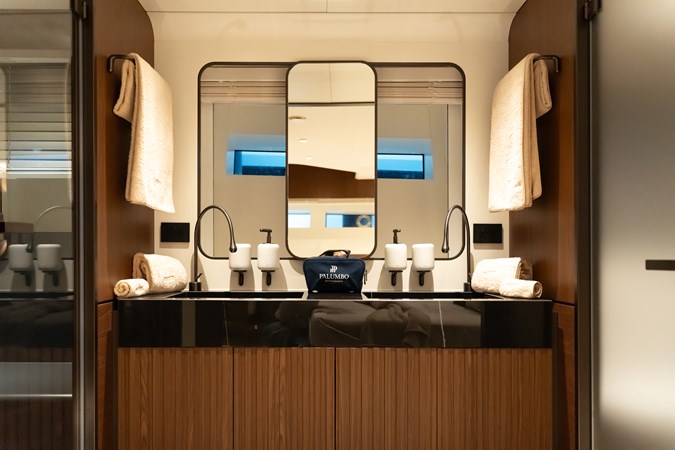 X90 Fast Owner Cabin bathroom