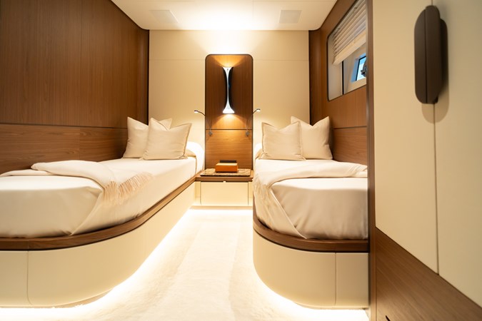 X90 Fast Twin cabin