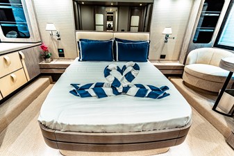 FAT BOY 20 Azimut Magellano Master Cabin