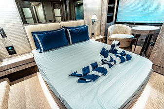 FAT BOY 21 Azimut Magellano 66 Master Cabin