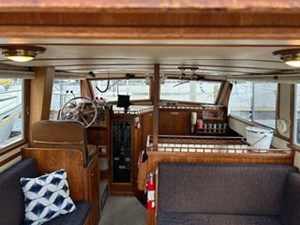 Uniflite 32 Sport Sedan - Looking Forward