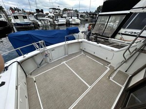 1981 Uniflite 32 Sport Sedan 10 Uniflite 32 Sport Sedan - Cockpit