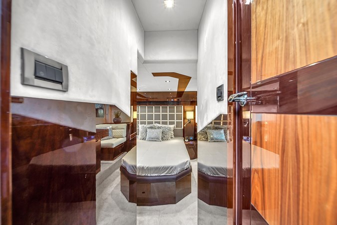 9101351_20231025124936684_1_XLARGE