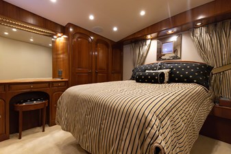 J&B 10 Master Stateroom 