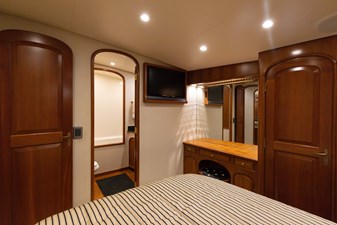 J&B 11 Master Stateroom 