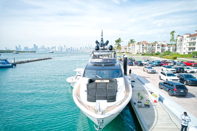 3_2018 86ft Sunseeker 86 Yacht ALEXA