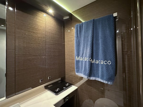 9167342_957468749_0_180120241352_45