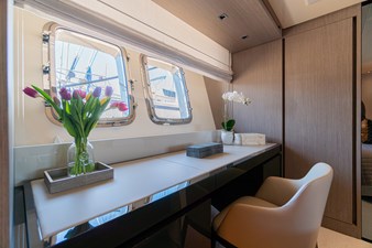 HARD 8  17 Sanlorenzo SX88 Owner's Cabin