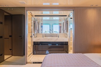 HARD 8  18 Sanlorenzo SX88 Owner's Cabin