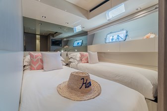 HARD 8  23 Sanlorenzo SX88 Guest Cabin