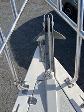 ONEIDA 8 Anchor & roller  IMG_1742