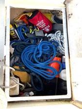 ONEIDA 17 Cockpit locker  IMG_1743