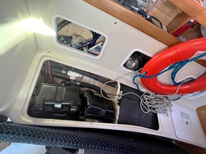 ONEIDA 24 Batteries & Holding tank  IMG_1759