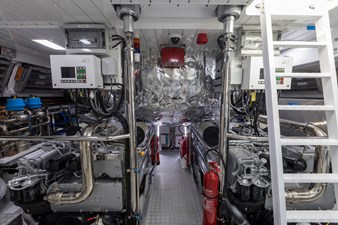 Mangusta Maxi Open 110#5 - NANA I - carefully used 61 LD_engine room_170920_0008