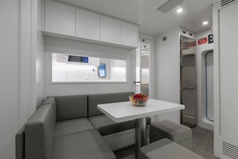 Mangusta Maxi Open 110#5 - NANA I - carefully used 64 LD_galley & dinette_170920_0027