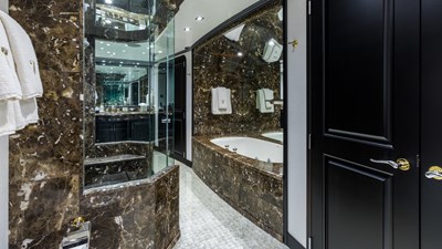 TANZANITE 145' Westship 2004/2023 - Master Ensuite