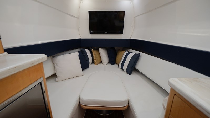 Cabin Bed - AUDACIOUS 47’ (14.33m) Intrepid, 475 Panacea, 2016