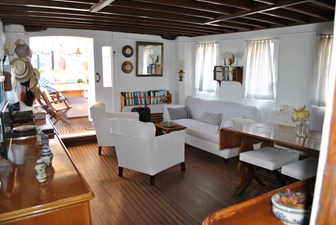 Tilikum Delta 3 Salon 1