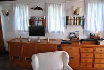 Tilikum Delta 6 Starboard Salon