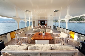 SANTANDREA_02_Haft deck Lounge