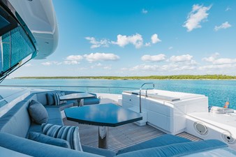 UNTETHERED 25 2021 Horizon FD110 (UNTETHERED) Foredeck