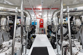 UNTETHERED 33 2021 Horizon FD110 (UNTETHERED) Engine Room