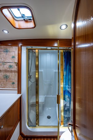 58_hunley_sullivan_will_rise_master_stateroom_head_2