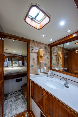 58_hunley_sullivan_will_rise_master_stateroom_head_3