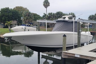 38' Fountain 38 Center Console 3 